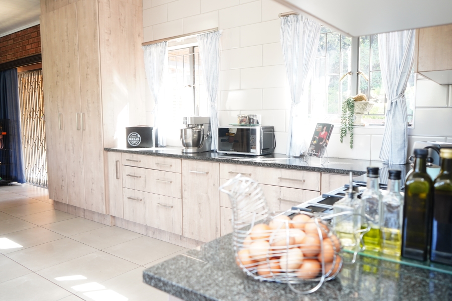 To Let 7 Bedroom Property for Rent in Safari Gardens North West